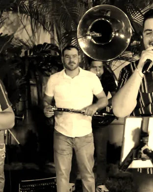 Banda Corona Del Rey Renton