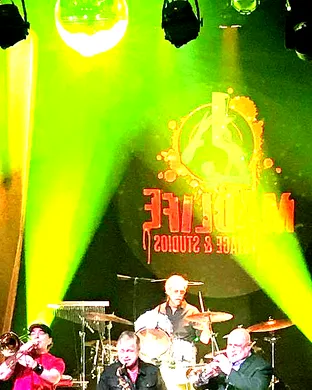 Chicago Tribute Authority - Chicago Tribute Suquamish